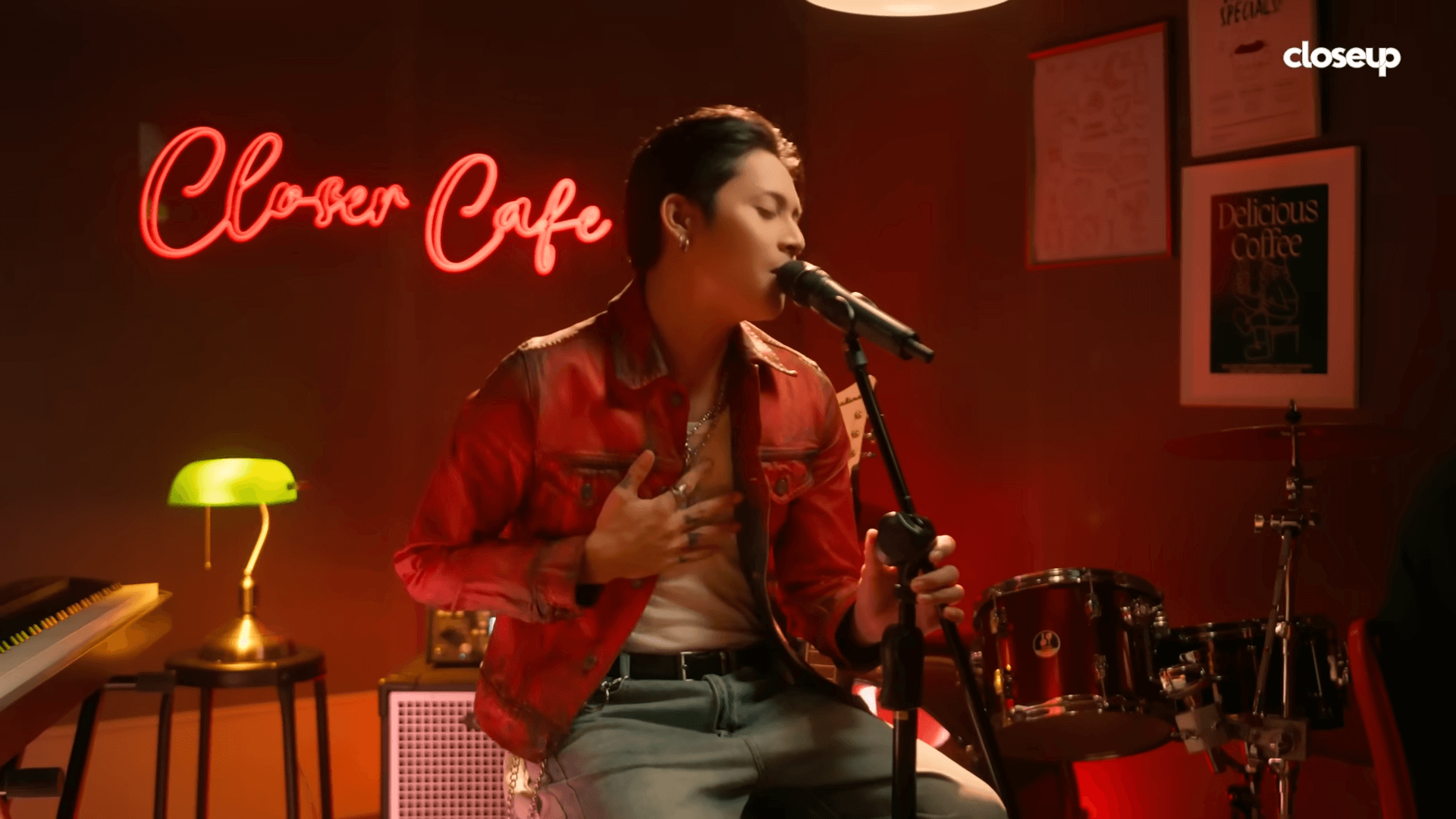 Felip at the Closeup Closer Cafe